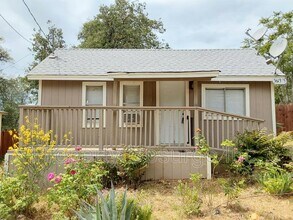 3613 Shasta Dam Blvd in Shasta Lake, CA - Foto de edificio - Building Photo