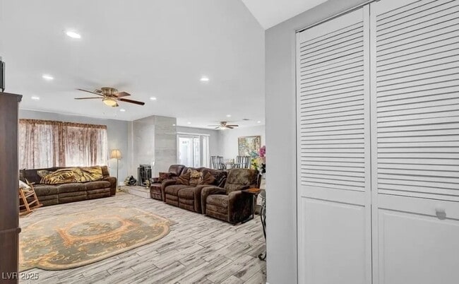 204 Thunder St in Las Vegas, NV - Building Photo - Building Photo