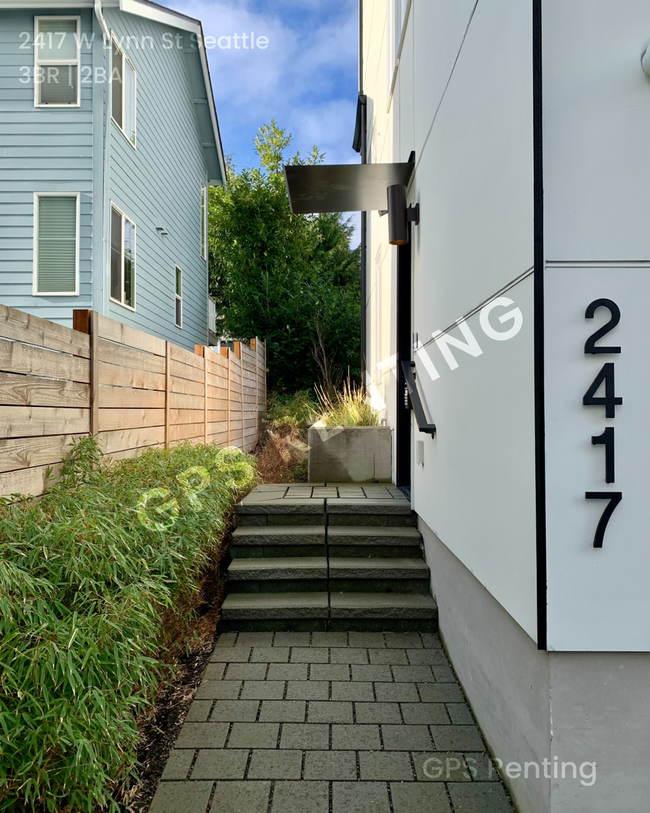 property at 2417 W Lynn St
