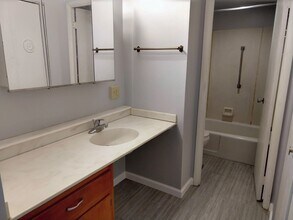 200 Highland Ave, Unit 411 in State College, PA - Foto de edificio - Building Photo