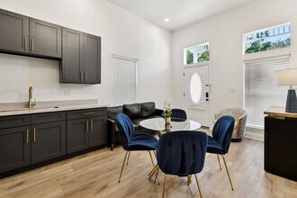 2548 N Galvez St in New Orleans, LA - Foto de edificio - Building Photo