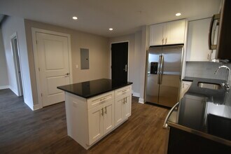 3833 N Broadway in Chicago, IL - Building Photo - Building Photo