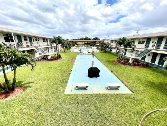 7401 Pines Blvd, Unit 209 in Pembroke Pines, FL - Building Photo - Building Photo