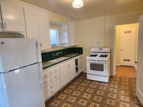 1327 Parker St, Unit 1327 Parker St Apt A in Berkeley, CA - Building Photo - Building Photo