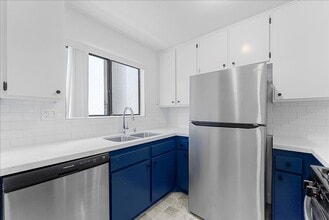 448 W Windsor Rd in Glendale, CA - Building Photo - Building Photo