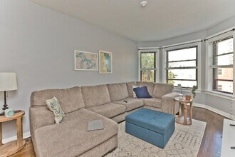 3253 N Kenmore Ave, Unit 3 in Chicago, IL - Building Photo - Building Photo