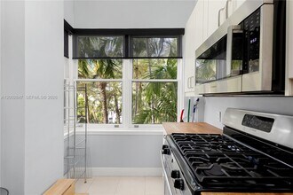 2421 Lake Pancoast Dr in Miami Beach, FL - Building Photo - Building Photo