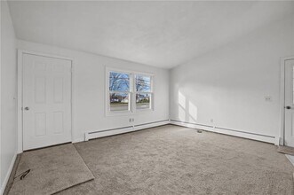 357-357 Bristol Ferry Rd in Portsmouth, RI - Building Photo - Building Photo