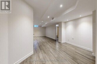 92 Barnwood Dr in Richmond Hill, ON - Building Photo - Building Photo