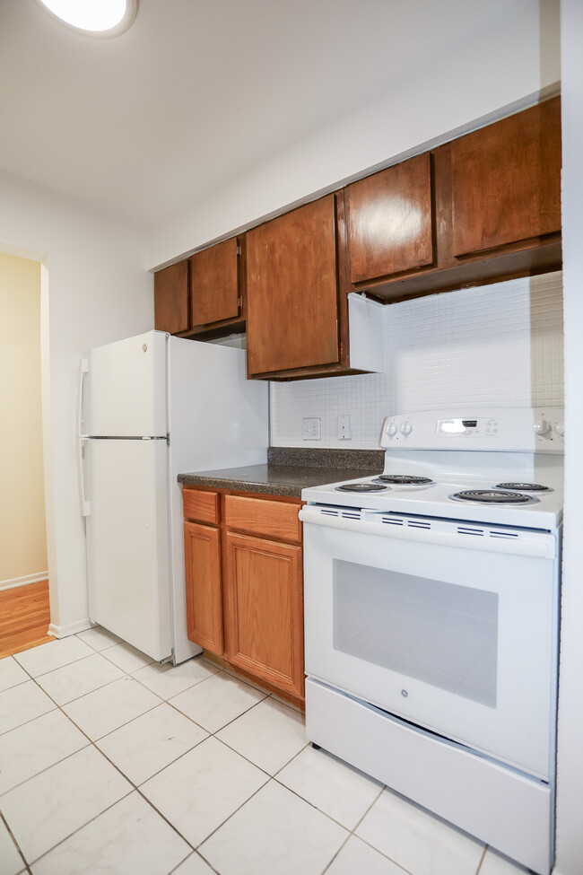 6166 N Winthrop Ave, Unit #203 in Chicago, IL - Foto de edificio - Building Photo