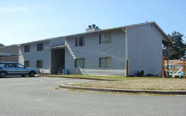 502 4th Ave SE in Pacific, WA - Building Photo