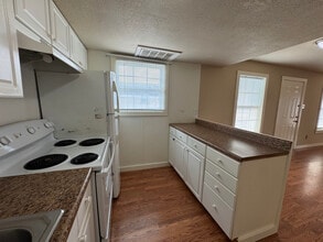 1034 W Village Ct, Unit D in Pasadena, TX - Building Photo - Building Photo