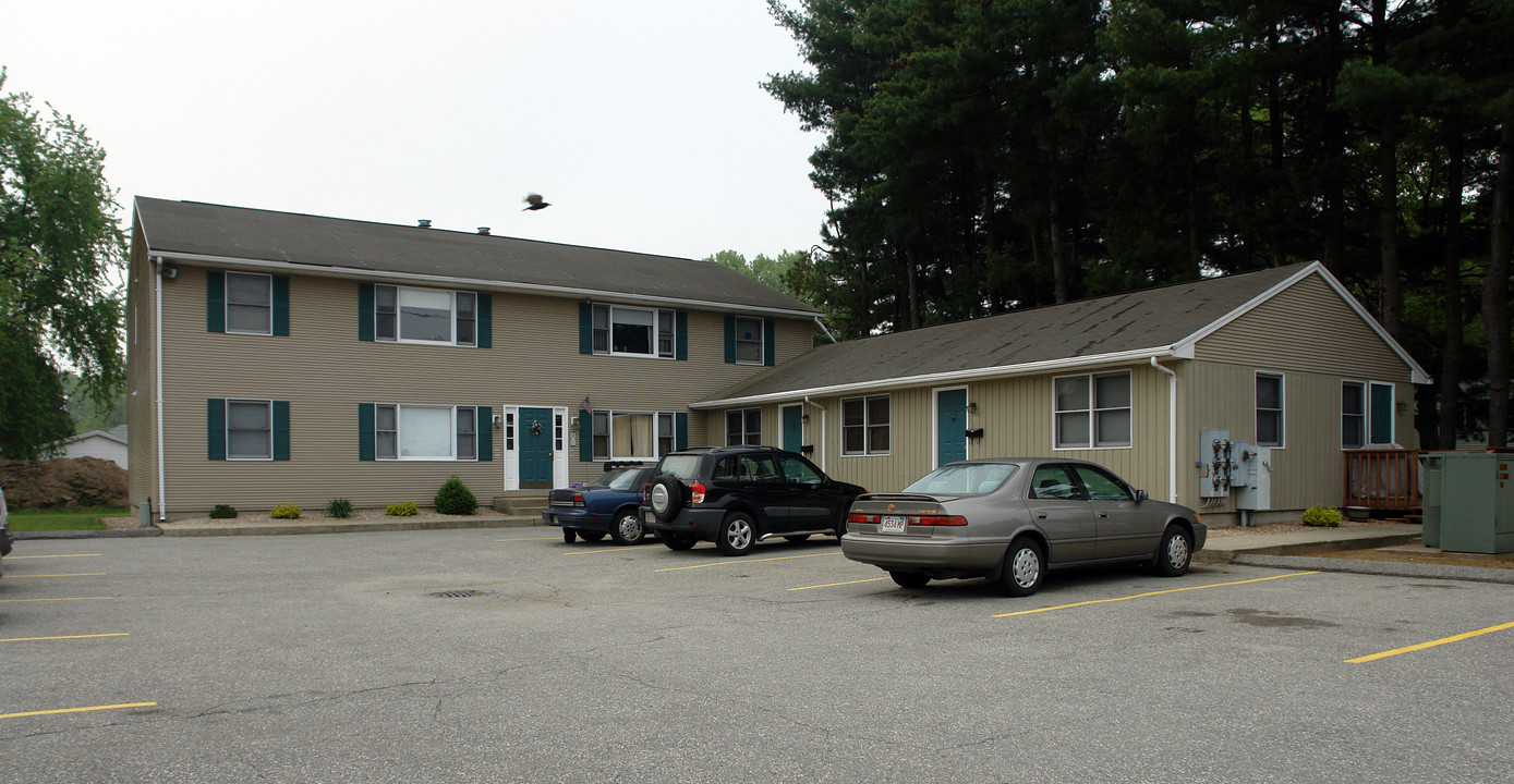 121 Marion St in Chicopee, MA - Building Photo