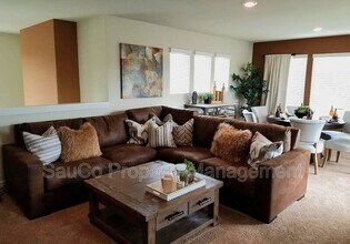 5296 SE Lone Oak St in Hillsboro, OR - Foto de edificio - Building Photo