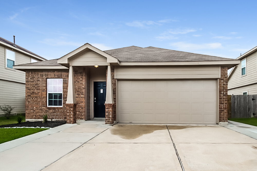 6935 Hazelnut Ln in Baytown, TX - Building Photo