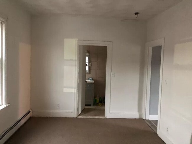 635 Fall River Ave, Unit 2B
