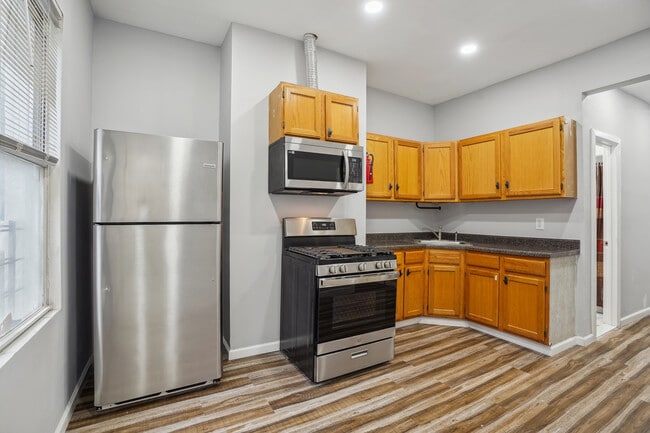 127 Randolph Ave, Unit Unit 2 in Jersey City, NJ - Building Photo - Building Photo