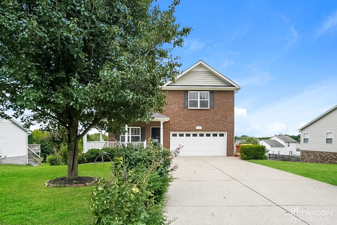 6024 Chickadee Cir in Spring Hill, TN - Building Photo