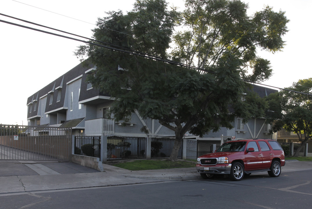 6584-6594 Indiana St in Buena Park, CA - Foto de edificio