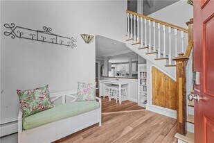 19 Warren Ave in Middletown, RI - Building Photo