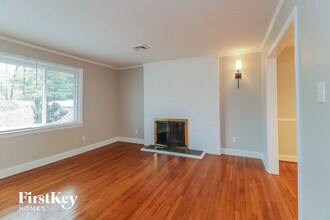 690 Valley Brook Ln in Winston-Salem, NC - Building Photo - Building Photo