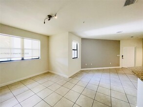10620 NW 88th St in Doral, FL - Building Photo - Building Photo