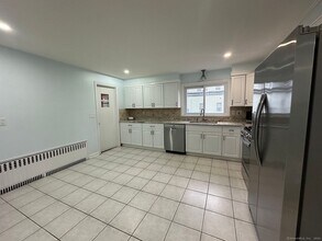 228 Jennings Rd-Unit -228 in Fairfield, CT - Building Photo - Building Photo