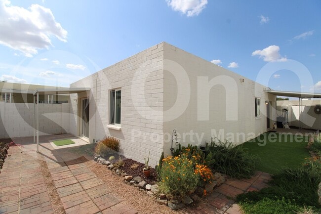 1725 N Date in Mesa, AZ - Foto de edificio - Building Photo