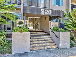 220 Atlantic Ave, Unit # 205 in Santa Cruz, CA - Building Photo - Building Photo