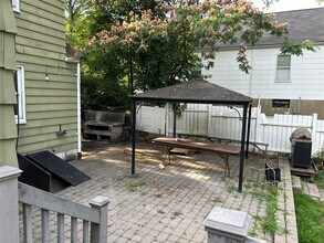 10 N Oak St in Spring Valley, NY - Building Photo - Building Photo
