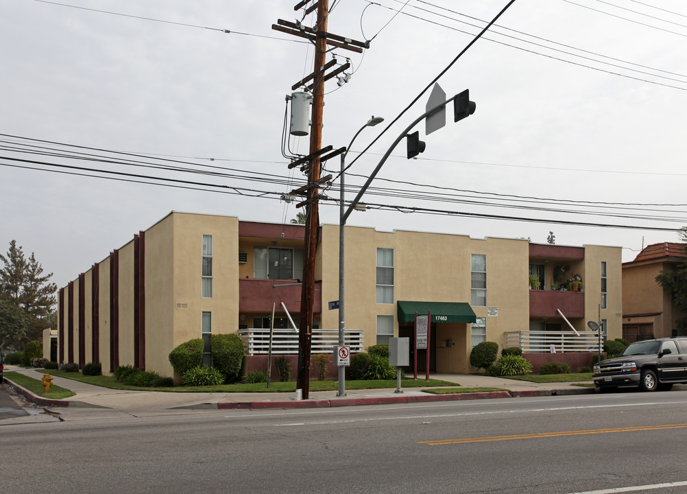 17463 Vanowen St in Los Angeles, CA - Building Photo