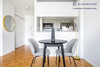 400 Chambers St in New York, NY - Building Photo - Building Photo