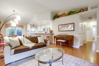 717 Dane Dr in San Marcos, CA - Building Photo - Building Photo