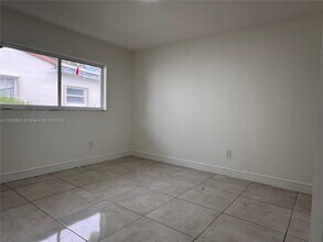 2803 SW 26th St in Miami, FL - Foto de edificio - Building Photo