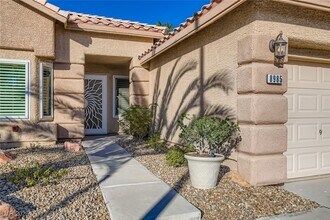 8985 McLeod Dr in Henderson, NV - Building Photo - Building Photo