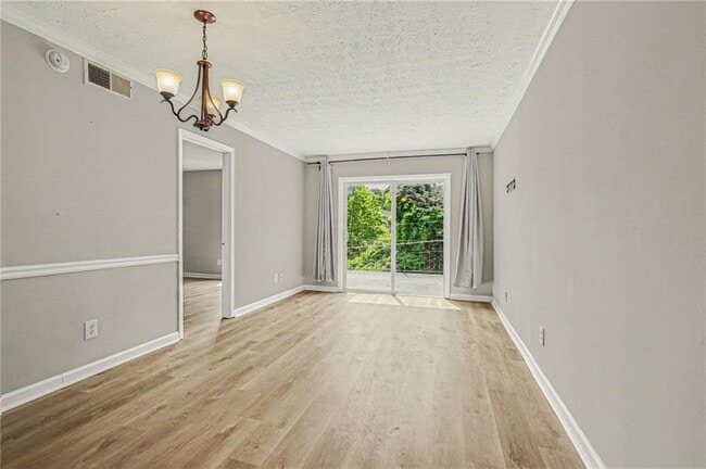 2805 NE Expy NE in Atlanta, GA - Building Photo - Building Photo