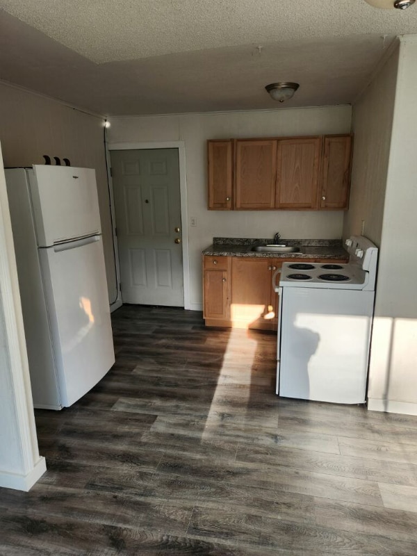 1900 Monroe Ave in North Bend, OR - Building Photo - Building Photo