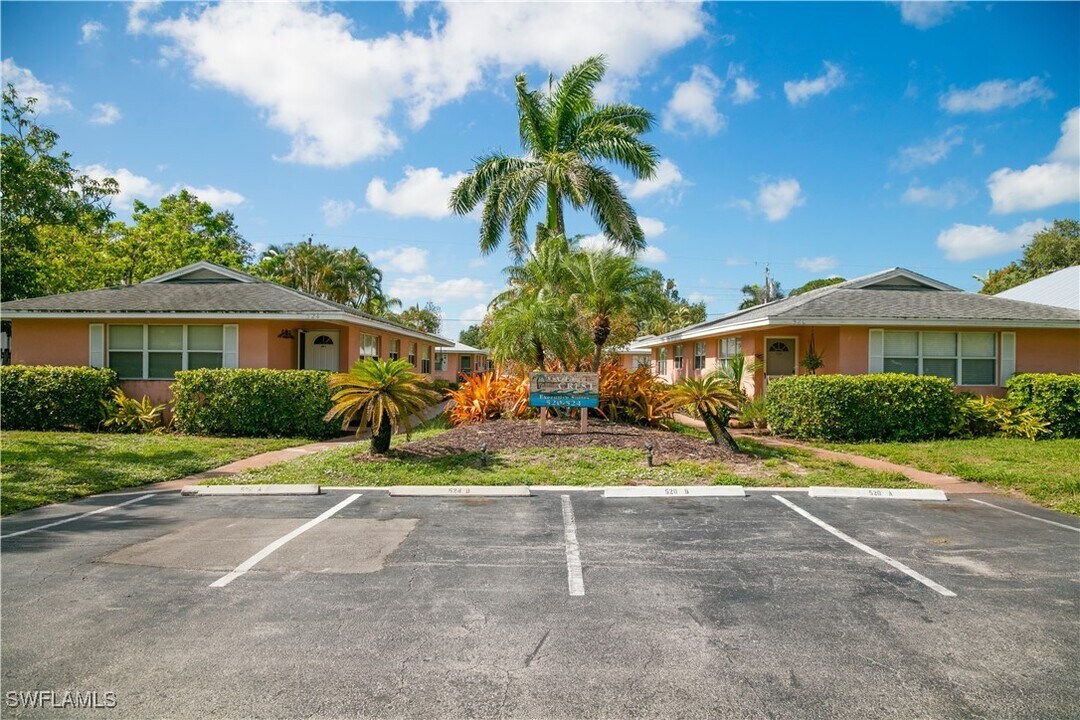 520 97th Ave N in Naples, FL - Building Photo