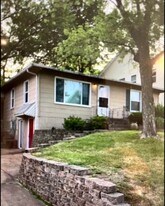 1135 Harwood Rd in Des Peres, MO - Building Photo