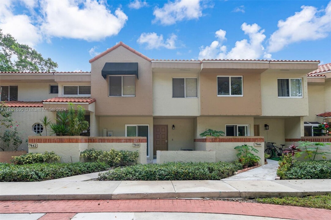 7844 NW 7th Ct in Plantation, FL - Foto de edificio