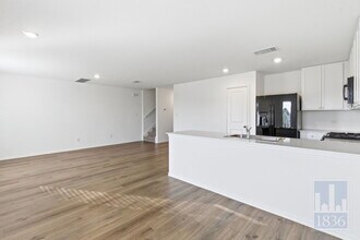 2213 Cyclone Dr in Lockhart, TX - Building Photo - Building Photo