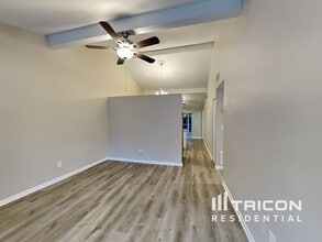 16013 Woodpine Dr in Tampa, FL - Building Photo - Building Photo