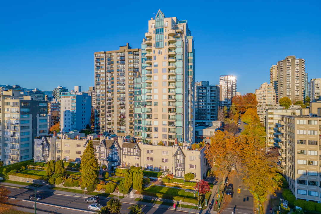 Tudor Manor in Vancouver, BC - Building Photo