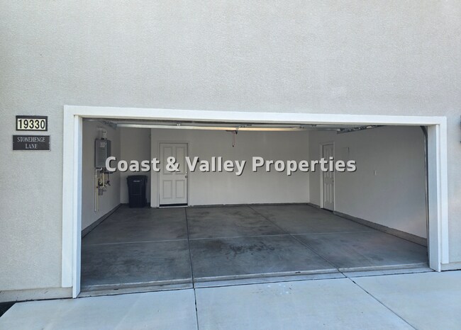 19330 Stonehenge Ln in Marina, CA - Building Photo - Building Photo