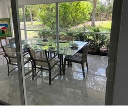 10621 SW 77th Ave in Miami, FL - Building Photo - Building Photo