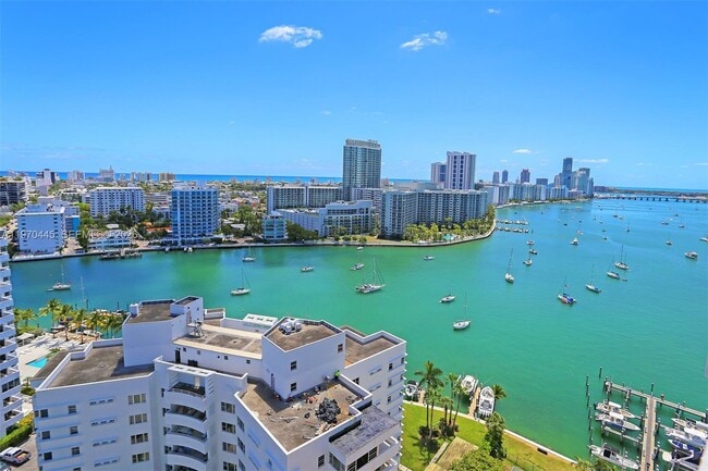 11 Island Ave in Miami Beach, FL - Building Photo - Building Photo