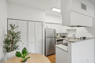 Waterford Point Apartments in Miami, FL - Building Photo - Building Photo