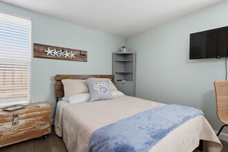 587 Dixie Hwy, Unit Studio 1 in Tarpon Springs, FL - Foto de edificio - Building Photo