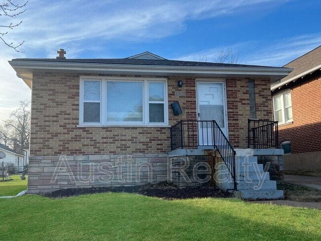 property at 1509 Collins Ave