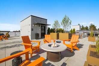 Ion Town Center Apartments in Shoreline, WA - Foto de edificio - Building Photo